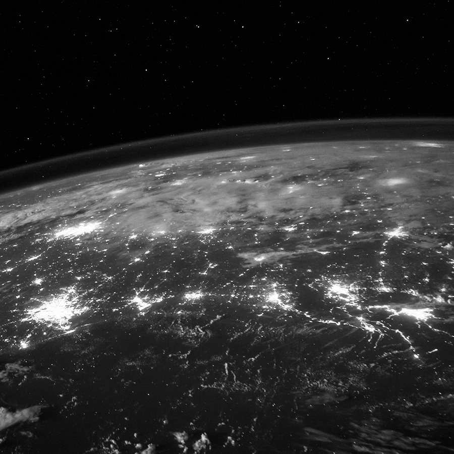 La Terra di notte vista dallo spazio
